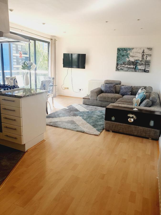 Luxury Canary Wharf Apartment With Free Parking Londra Dış mekan fotoğraf