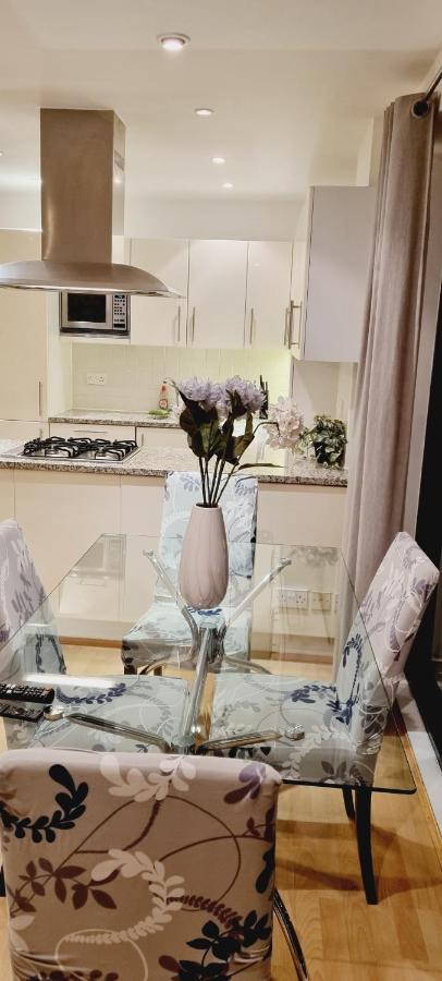 Luxury Canary Wharf Apartment With Free Parking Londra Dış mekan fotoğraf